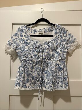 Bagatelle Collection Blue Floral Tie-Front Peasant Blouse